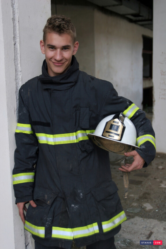 Gay firefighters Cameron Jackson and Johny Malcom lose their uniforms and fuck