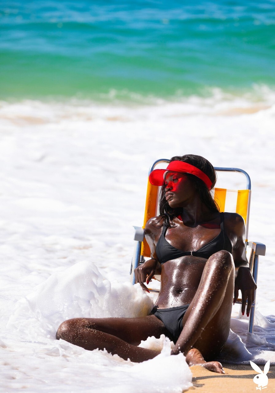 Glamorous French babe Naomi Nash exposes her horny ebony curves at the beach