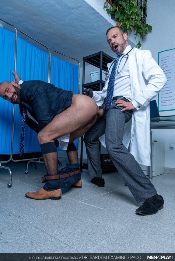 Gay doctor Nicholas Bardem has a wild anal quickie with his patient