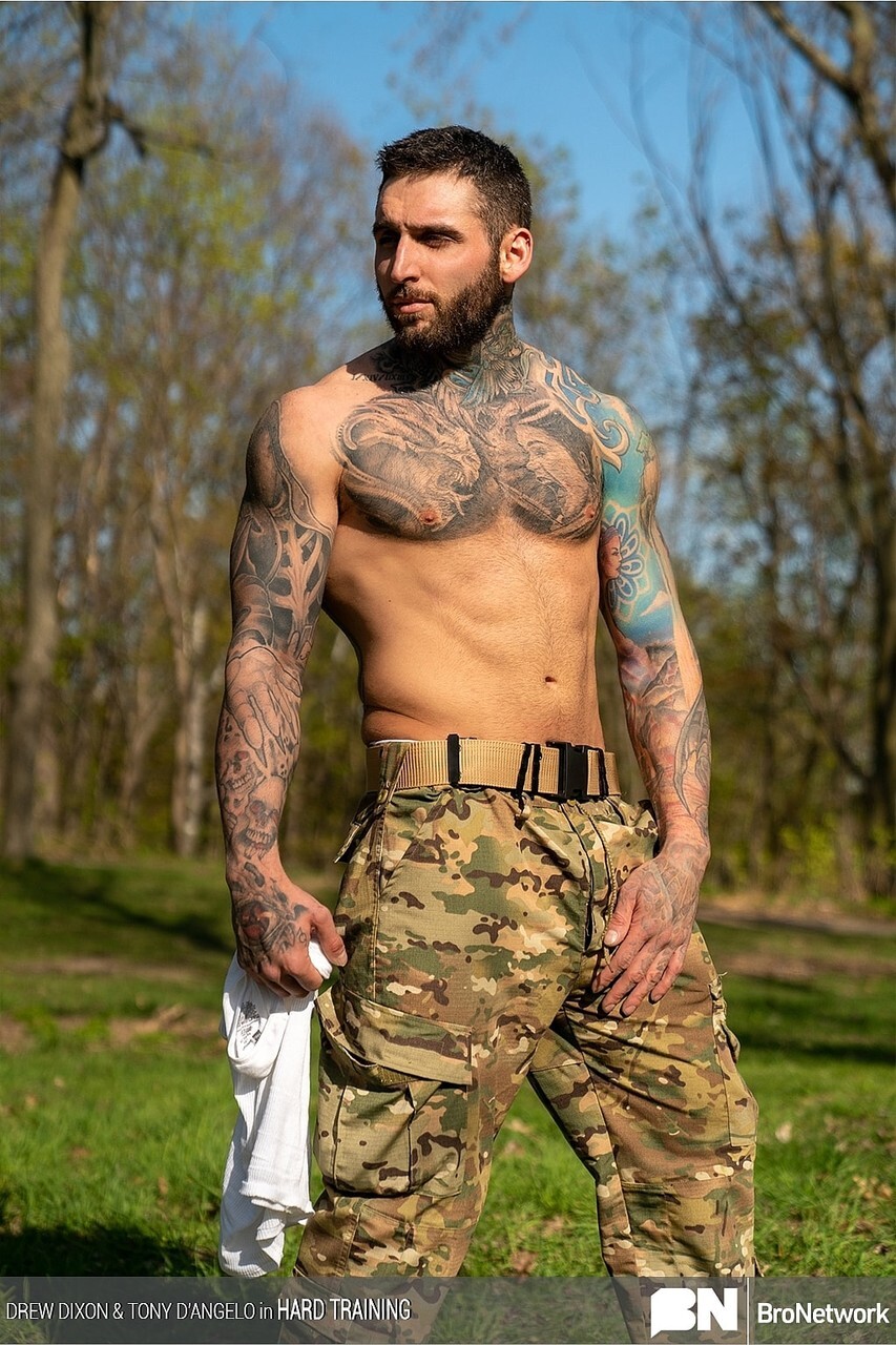 Masculino Drew Dixon, Tony DAngelo