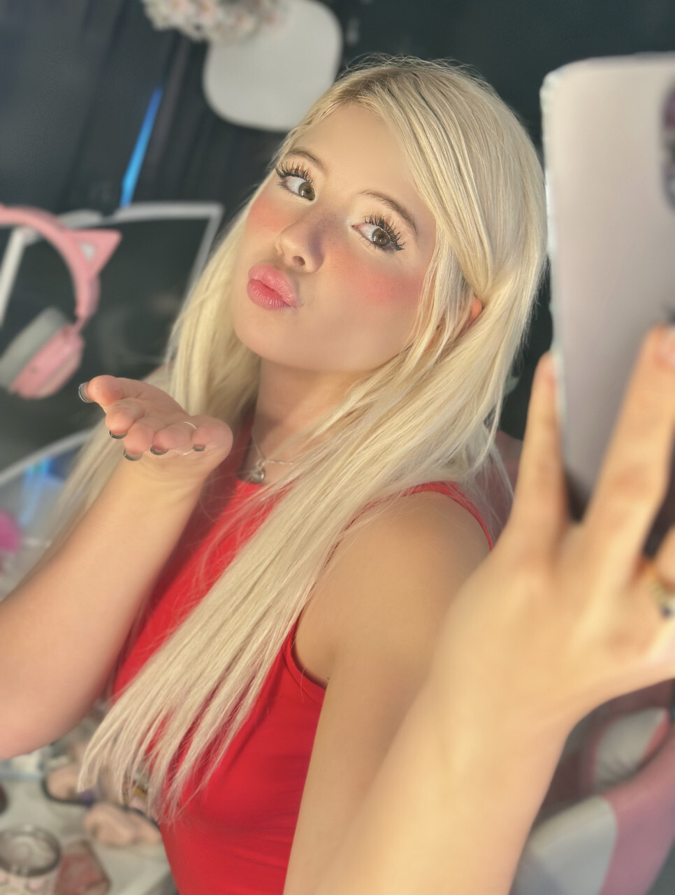 La blonde Yumi Bumsy exhibe son gros cul dans une compilation excitée