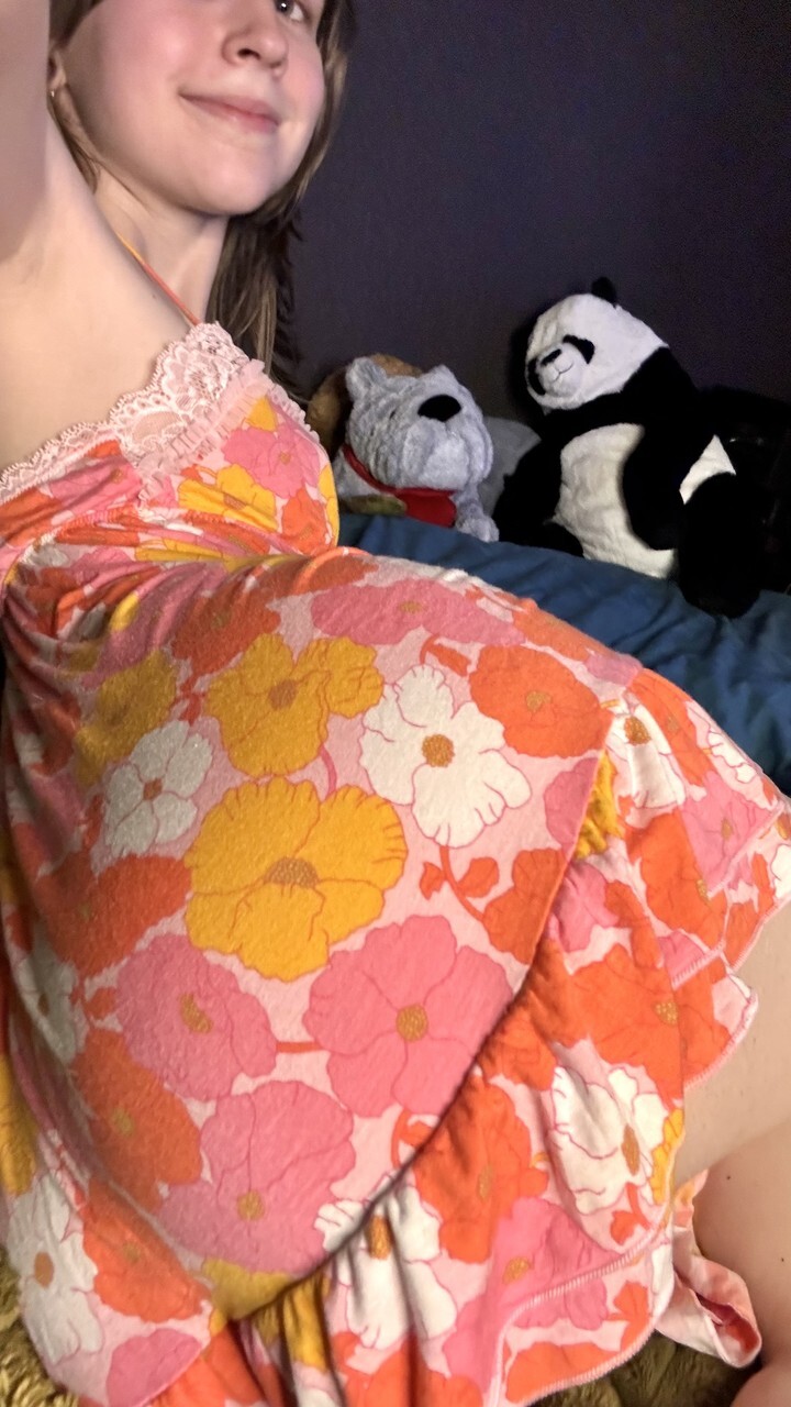 Sexy newbie youngsterager Teensy Bella poses seductively in her nightgown