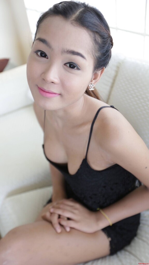 Pretty Asian shemale indicates her tiny titties even as teasing in a horny black dress