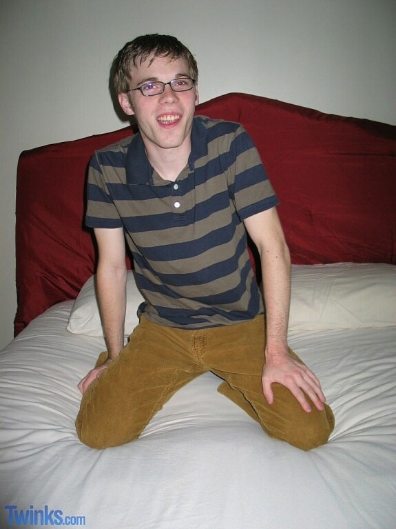 Nerdy twink in glasses Billy Gee shows his slim figure and jerks off his dick