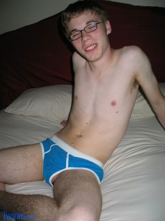 Nerdy twink in glasses Billy Gee shows his slim figure and jerks off his dick