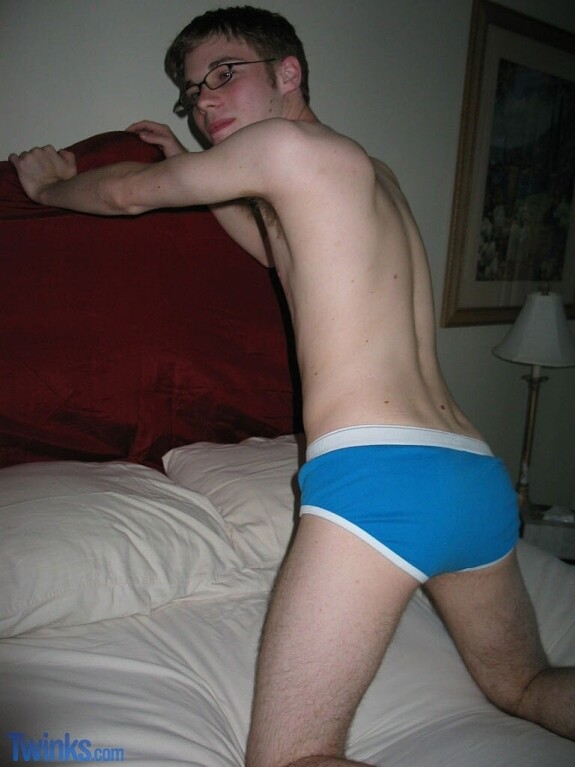 Nerdy twink in glasses Billy Gee shows his slim figure and jerks off his dick