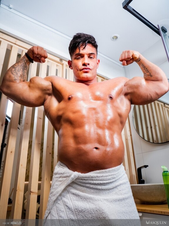 Bodybuilder Miguel Exotic shows off his big muscles & his fully-erect big dick