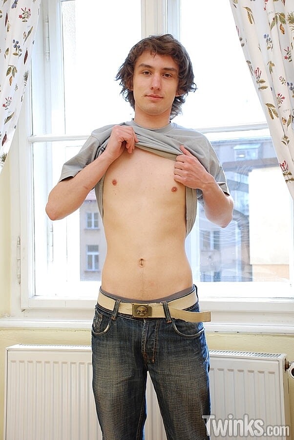 Brunette gay Robert Miller doffs his jeans and shirt and flaunts his boner