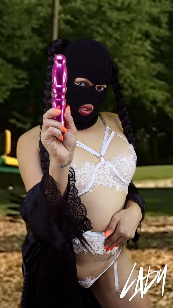 Masked brunette shemale flaunting her big ass & tits in her lingerie outside