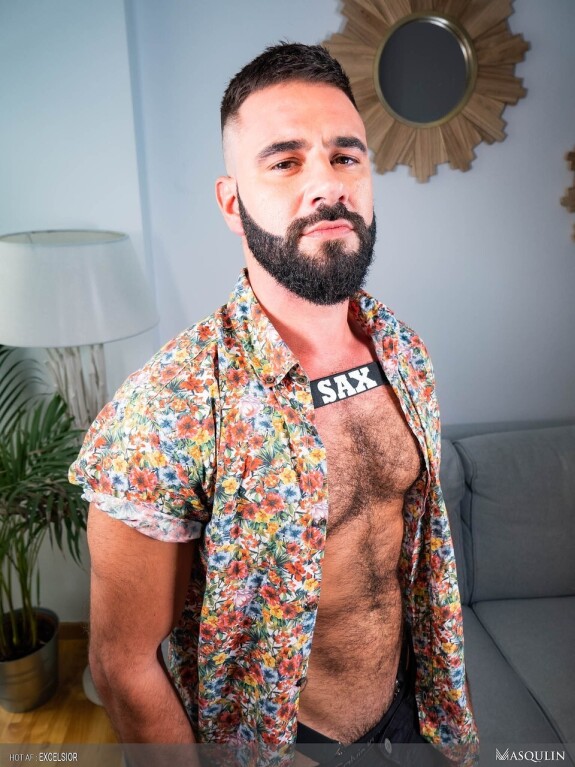 Hot bearded gay King Heart flaunts his hairy body and massive knob