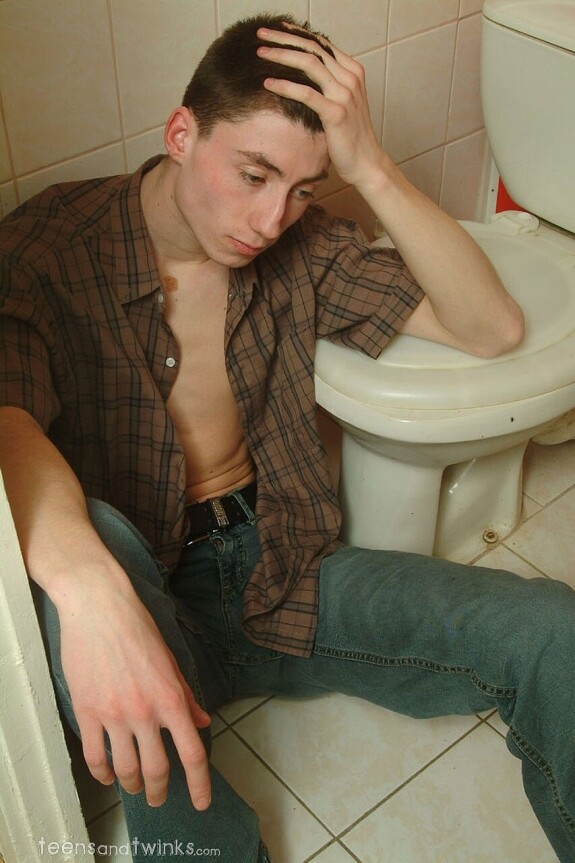 Petite skinny twink doffs his clothes and gets wet in a foamy bathtub