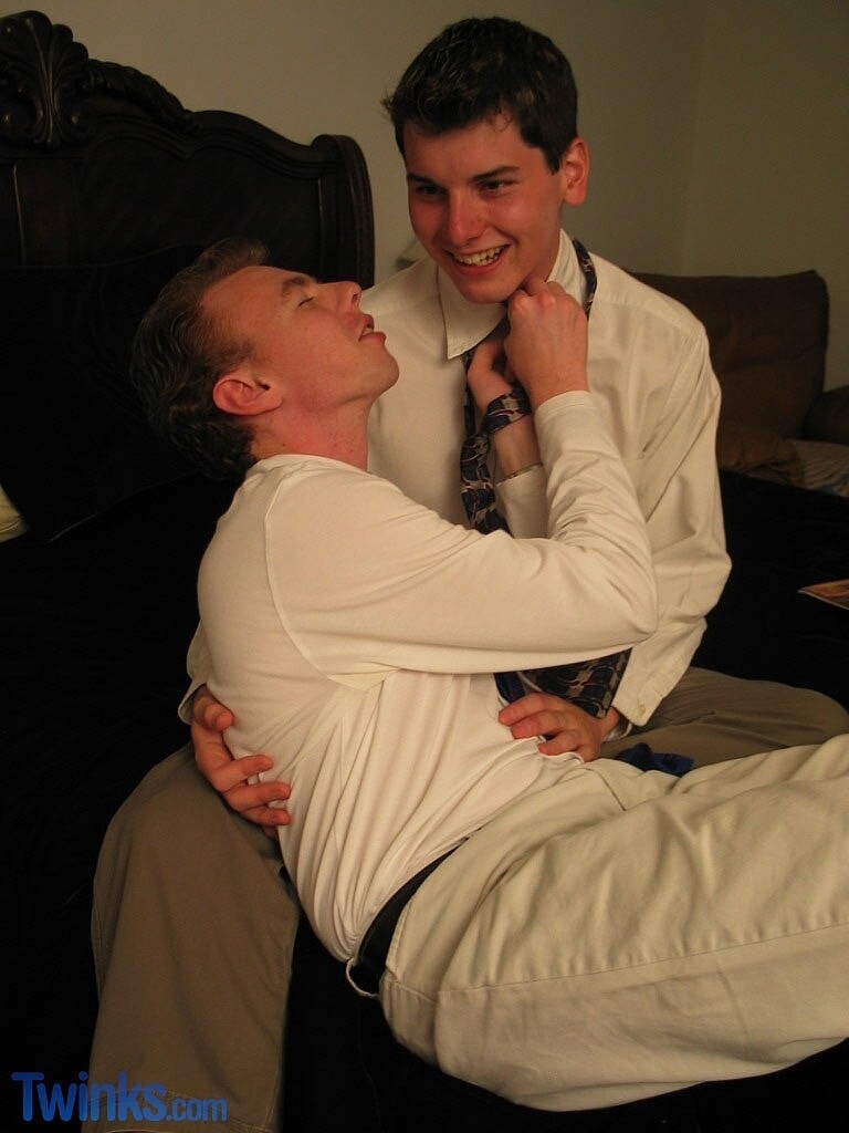 Gay students Kyle H and Sebastian W suck each other's cock and fuck