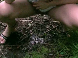 Porno al aire libre con morena chupando la polla de todo un desconocido