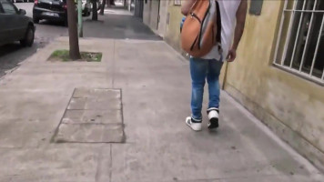 Ragazzo Latino Dall'Ecuador pagato per scopare Gay
