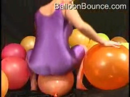 Lady in red tight really likes balloon fetish