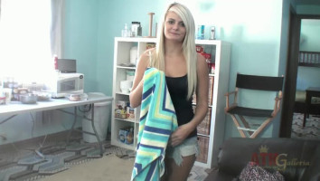 19yo blondie splendor offers an awesome interview at the casting