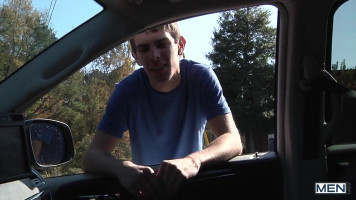 Blue t-blouse twink sucking cock withinside the car