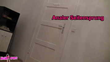 Nuttiges Babe mit großem Boden, Aische Pervers, genießt Analpenetration