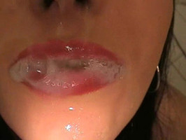 Sperm-addicted Aische Pervers receives a mouthful of cum