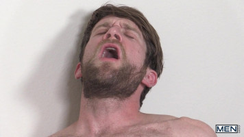 수염이 친구를 만드는 함께 함께 그의 여자 친구와 그에게 돌아