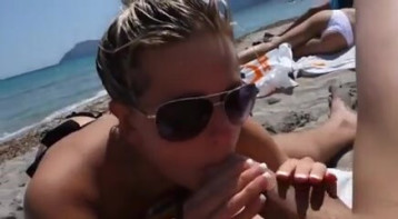 Beach blowjob and cum - Watch component 2