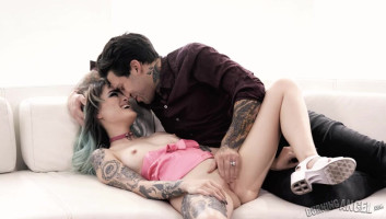 Tatted-up brunette fingered with the aid of using her kinky boyfriend