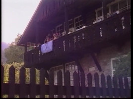Un copain qui cherche bien se fait sodomiser sur le balcon