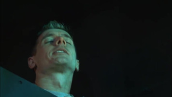 Hunk is sucking a huge venous dick thru the hollow