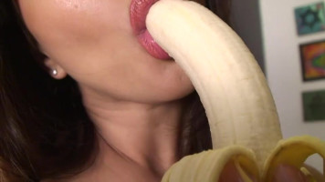 Elegant Sunny Leone eats a banana withinside the sexiest way