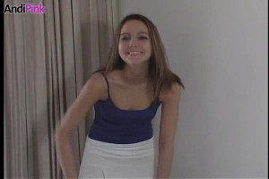 Giovane cutie Andi Rosa in Cheerleader uniforme