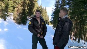 Impressionante fuori tempo invernale rapporto sessuale con dentro il video con l'aiuto di utilizzare Fuori In pubblico!
