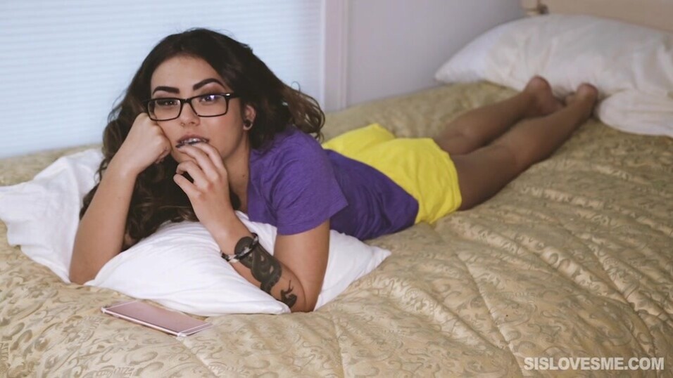 Nerdy step-sister Amina Allure permits me to fuck her face