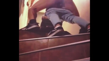cruising en las escaleras del edificio