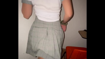 Colegiala Mexicana DANDO SENTONES en el SALON!! Estudiantes NO se AGUANTARON LAS GANAS! Chupando VERGA y SENTONES en la ESCUELA! Colegiala Mexicana en HD!