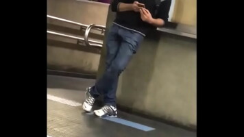 Bulto - Cara Gostoso na Estaandamp;ccedil;andamp;atilde;o de Onibus