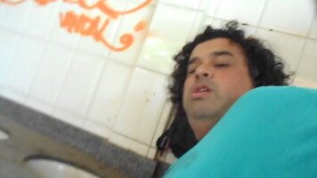 Roludo me fodendo no Prandamp;eacute;dio Abandonado