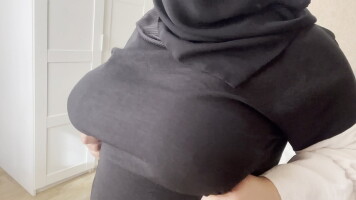 Friend&#039;s Arab wife showed tits