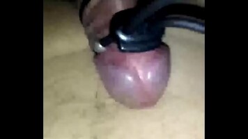 electro shock en mi verga sacando precum parte 2