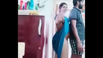 Swathi naidu romance with boyfriend while cooking$$