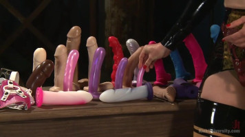 Esperto nonna ci suggerisce un modo per utilizzare un dildo piuttosto che strapon